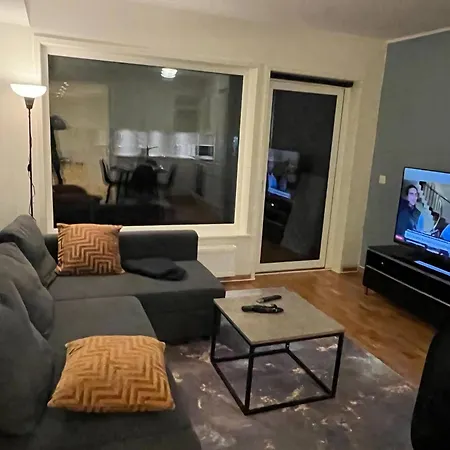 New, And Cosy Flat 10 Mins Drive To Airport